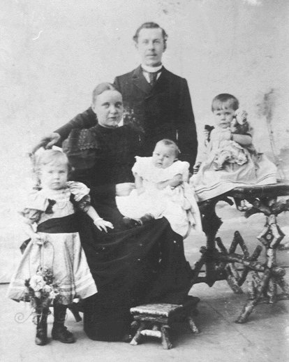 Gezin Theodorus Johannes Willemsen en Marie Eugénie de Meijer Gezin Theodorus Johannes Willemsen en Marie Eugénie de Meijer
